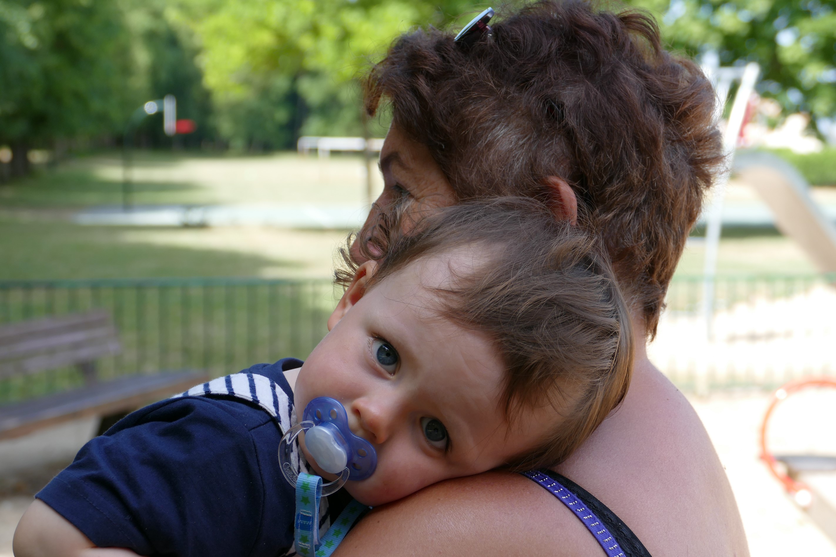 Soen fait un gros calin ?� sa nounou